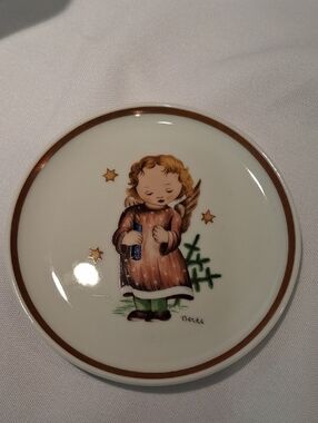 Berta Hummel Museum Porcelain Angel Mini Plate